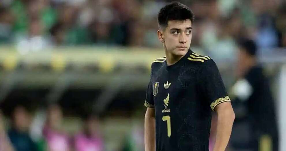 Gilberto Mora debe mirarse en el espejo de Diego Lainez