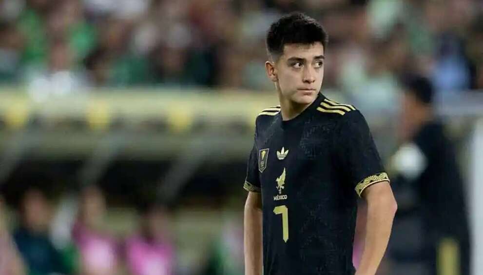 Gilberto Mora debe mirarse en el espejo de Diego Lainez