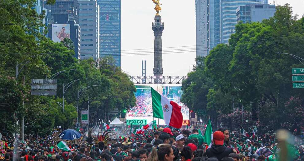Ángel de la Independencia, con millón de personas festejando tras el México - Ecuador; la verdadera afición de Selección Mexicana se manifiesta