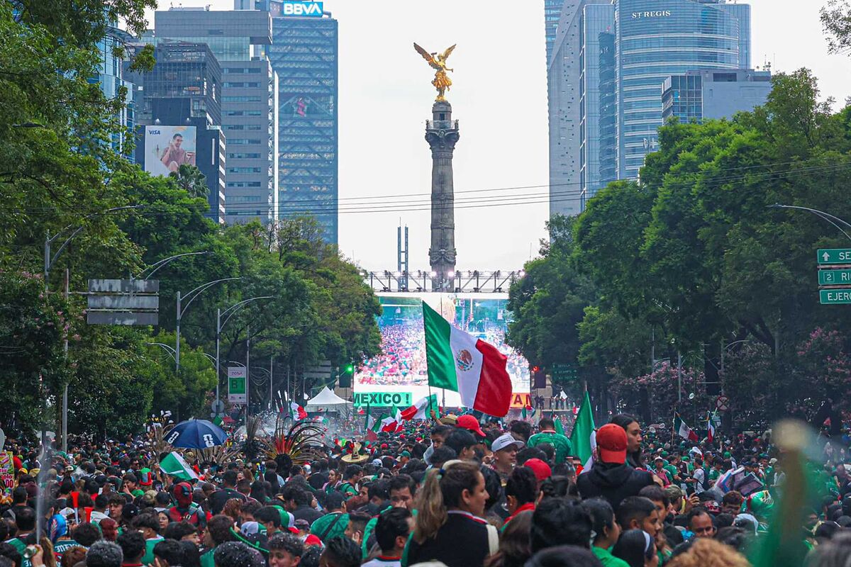 Ángel de la Independencia, con millón de personas festejando tras el México - Ecuador; la verdadera afición de Selección Mexicana se manifiesta