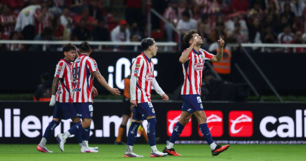 Dos jugadores regresarían a Chivas en diciembre, pero Gabriel Milito tendrá la última palabra