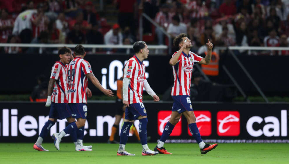 Dos jugadores regresarían a Chivas en diciembre, pero Gabriel Milito tendrá la última palabra