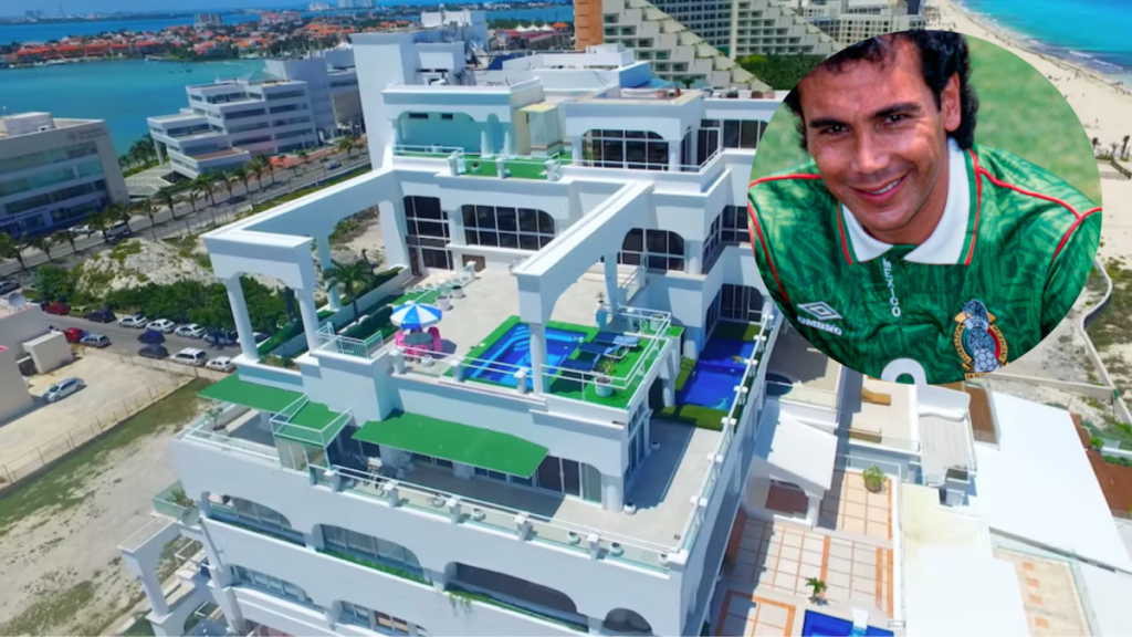 En Cancún, Hugo Sánchez tiene una lujosa mansión de 900 metros cuadrados; cuenta con ocho pisos, siete albercas y estatuas en su honor